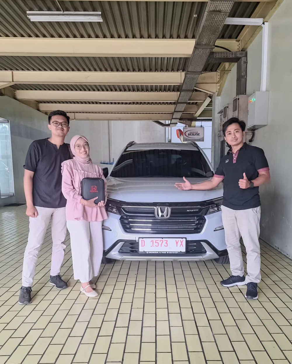 Serah terima Honda BR-V N7X kepada pasangan pelanggan